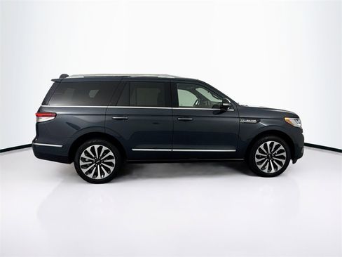 Used 2024 Lincoln Navigator Reserve image 4