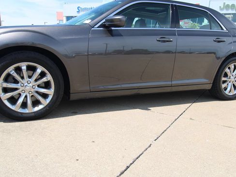 Used 2017 Chrysler 300 Limited w/ Value Package AWD/4WD image 10