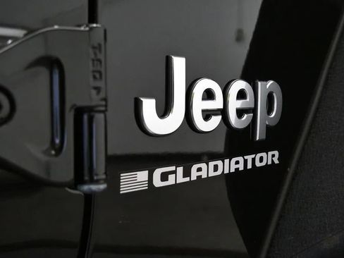 Used 2023 Jeep Gladiator Overland AWD/4WD image 9