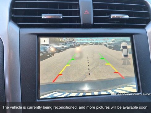 Used 2018 Ford Fusion SE w/ Fusion SE Technology Package FWD image 17