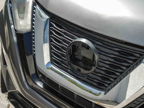 Used 2018 Nissan Rogue SV FWD image 9