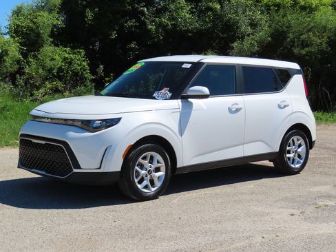Certified 2025 Kia Soul LX w/ LX Technology Package FWD image 20