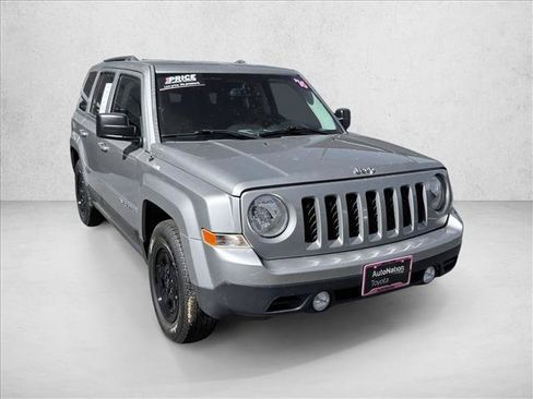 Used 2016 Jeep Patriot Sport w/ Power Value Group FWD image 3