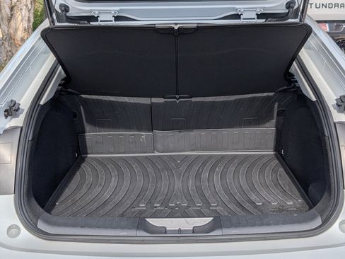 Used 2025 Toyota Prius XLE image 9