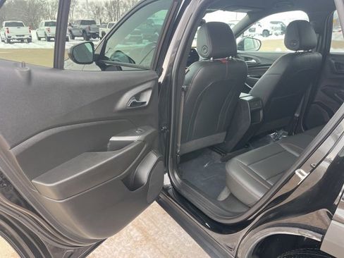 Used 2025 Chevrolet Trax RS w/ Driver Confidence Package image 30