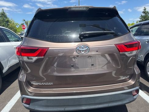 Used 2019 Toyota Highlander XLE image 5