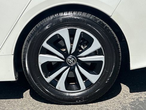 Used 2019 Toyota Prius Prime Premium FWD image 36