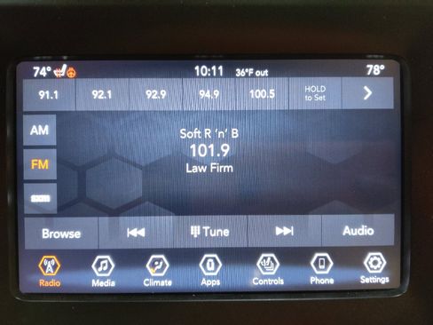 Used 2019 Jeep Cherokee Latitude Plus w/ Comfort/Convenience Group AWD/4WD image 25