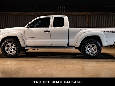 Used 2015 Toyota Tacoma 4x4 Access Cab V6 w/ TRD Off-Road Package image 5
