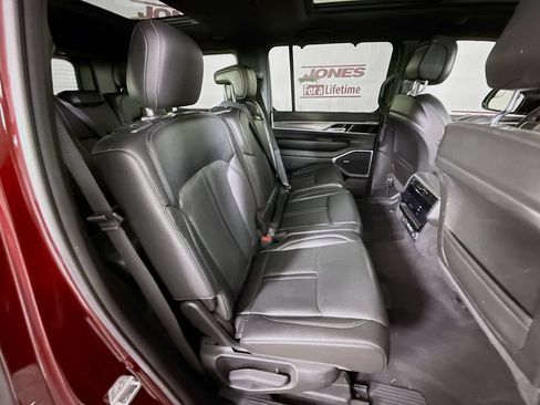 Used 2022 Jeep Wagoneer Series I AWD/4WD image 34