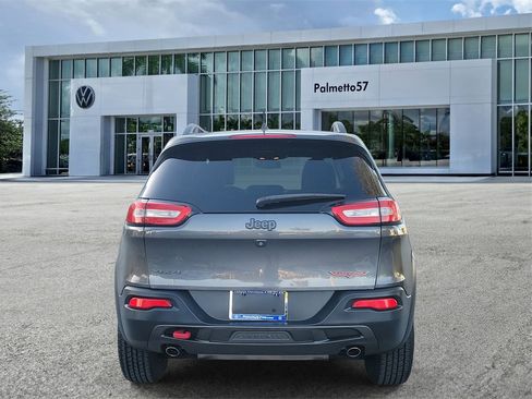 Used 2018 Jeep Cherokee Trailhawk image 5