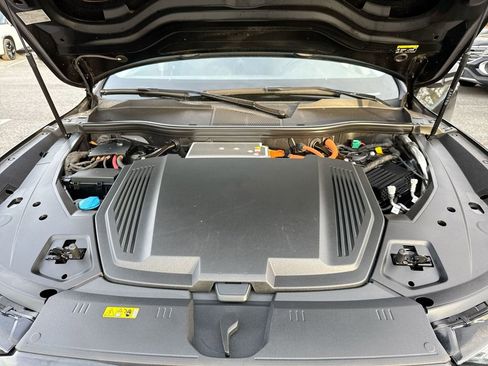 Used 2023 Audi e-tron Premium image 18