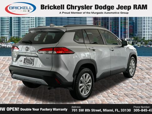 Used 2024 Toyota Corolla Cross LE w/ Moonroof Package FWD image 4