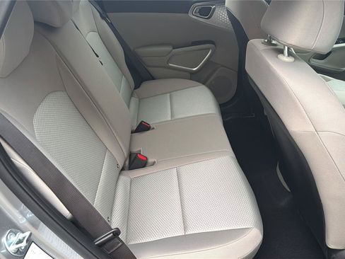 Used 2025 Kia Soul LX w/ LX Technology Package FWD image 13