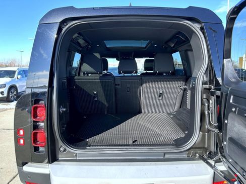 Used 2025 Land Rover Defender 110 S image 21
