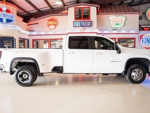 Used 2022 Chevrolet Silverado 3500 LT w/ Convenience Package image 5