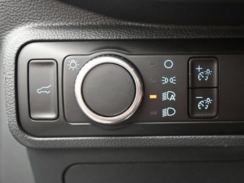 Used 2025 Ford Explorer Active AWD/4WD image 19
