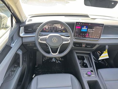 New 2026 Volkswagen Tiguan SE image 8