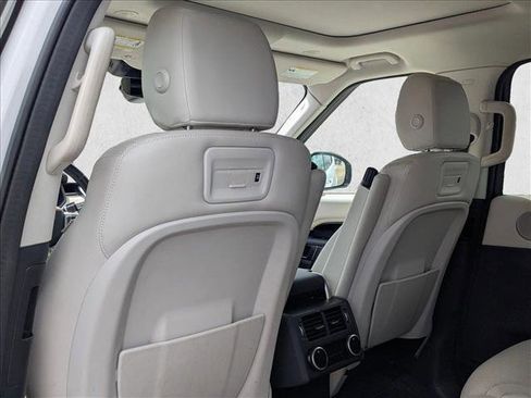 Used 2021 Land Rover Discovery S image 13