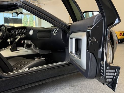Used 2005 Ford GT RWD image 34