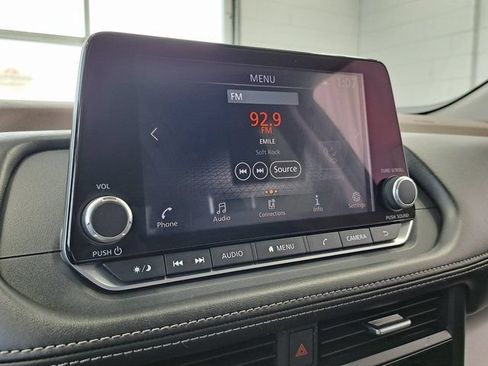 Used 2023 Nissan Rogue SV FWD image 14