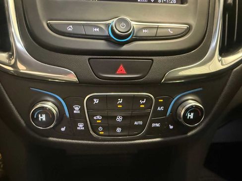 Used 2020 Chevrolet Equinox LT FWD image 33