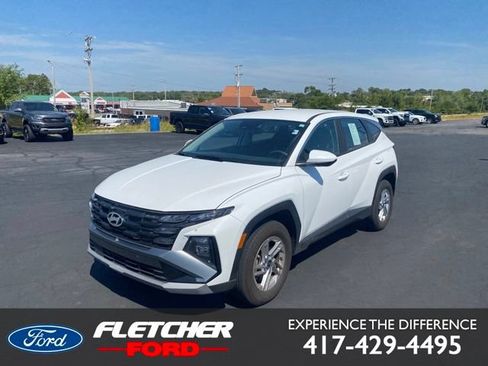 Used 2025 Hyundai Tucson SE AWD/4WD image 1