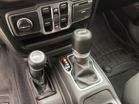 Used 2021 Jeep Wrangler Unlimited Sport AWD/4WD image 20