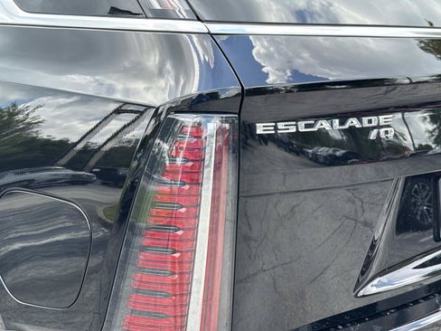 Certified 2025 Cadillac Escalade IQ Luxury 2 w/ LPO, Premium Carpet Package AWD/4WD image 11