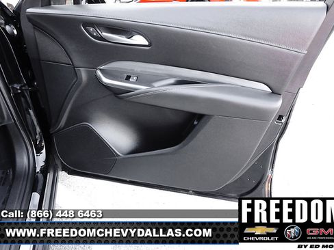 Used 2025 Cadillac XT4 Premium Luxury image 33