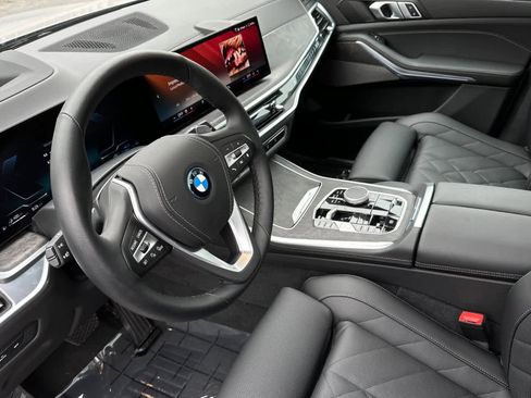 Used 2025 BMW X5 xDrive50e image 11