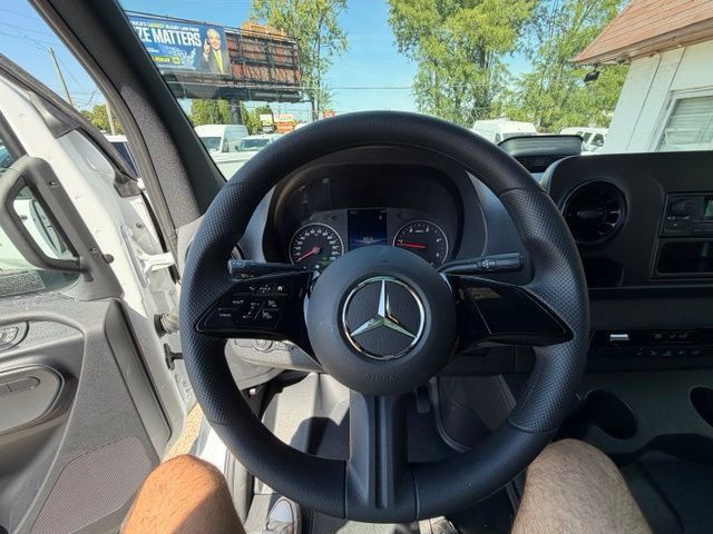 Used 2025 Mercedes-Benz Sprinter 2500 image 13