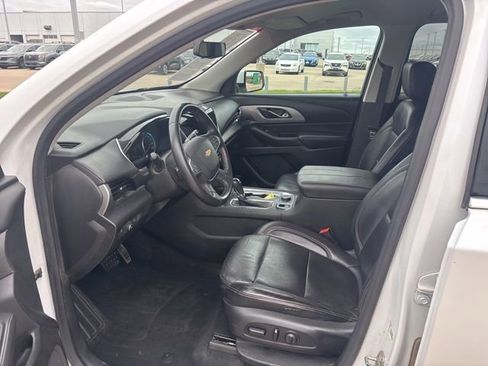 Used 2018 Chevrolet Traverse LT FWD image 8