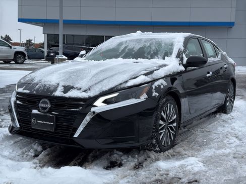 Certified 2024 Nissan Altima 2.5 SV w/ SV Premium Package image 2