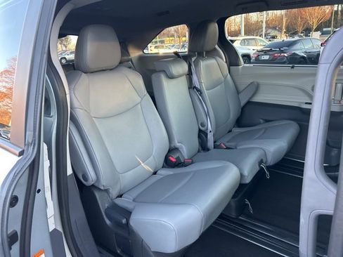 Used 2024 Toyota Sienna XLE image 19