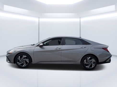 Certified 2025 Hyundai Elantra Limited image 7