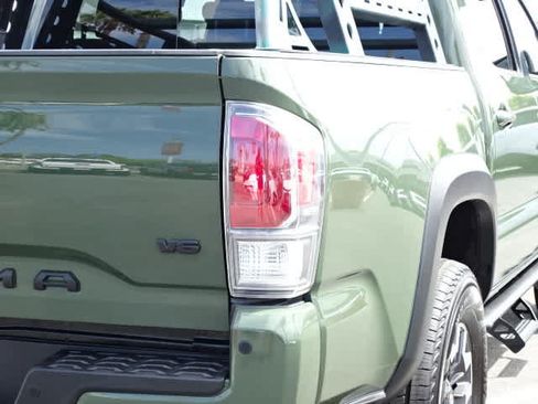 Used 2022 Toyota Tacoma TRD Off-Road w/ Technology Package RWD image 12
