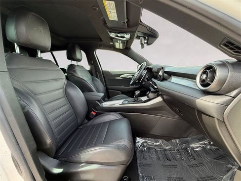 Used 2024 Alfa Romeo Tonale Ti w/ Premium Interior Package image 17