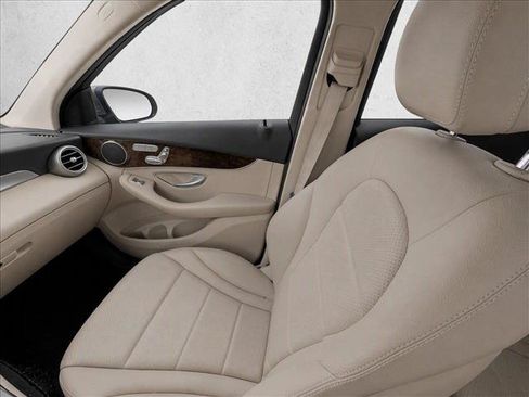 Used 2017 Mercedes-Benz GLC 300 4MATIC image 25