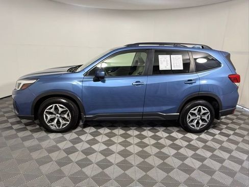 Used 2019 Subaru Forester Premium AWD/4WD image 3