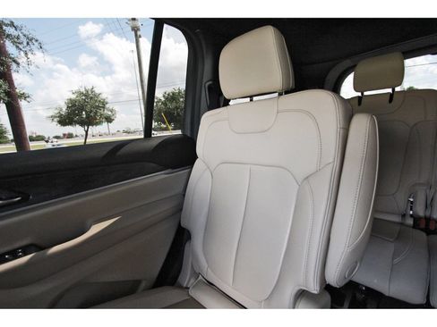 Used 2025 Jeep Grand Cherokee L Limited RWD image 14