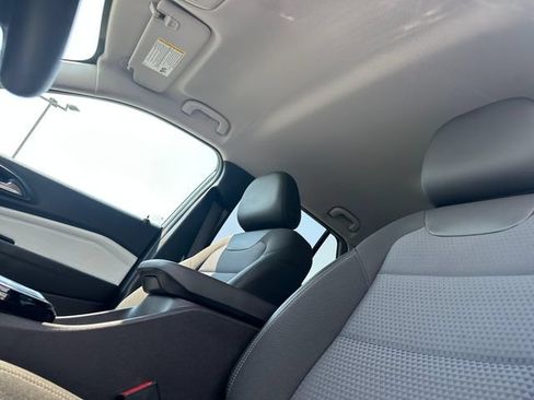 Used 2025 Chevrolet Trax LT FWD image 10