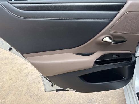 Certified 2023 Lexus ES 350 w/ Premium Package image 12