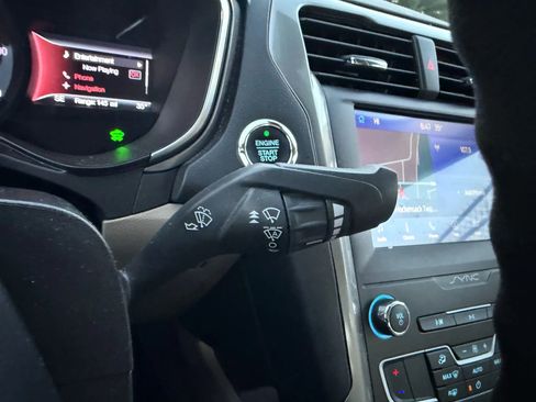 Used 2020 Ford Fusion SE image 17