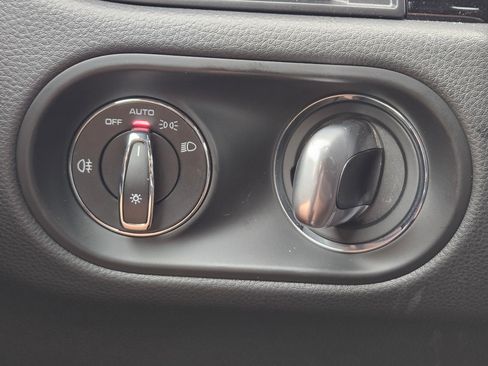 Certified 2025 Porsche Macan image 21