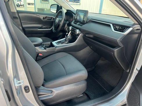 Used 2021 Toyota RAV4 LE AWD/4WD image 11