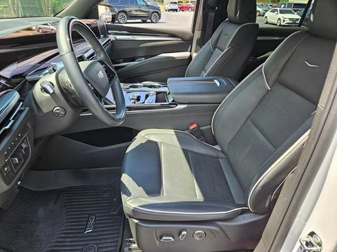 Used 2025 Cadillac Escalade ESV Sport w/ LPO, ONYX Package AWD/4WD image 7