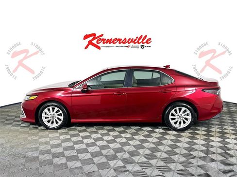 Used 2021 Toyota Camry LE image 4