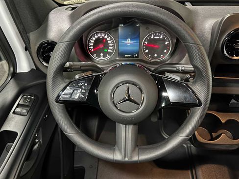 Used 2025 Mercedes-Benz Sprinter 2500 image 26