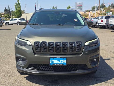 Used 2020 Jeep Cherokee Latitude Plus w/ Cold Weather Group FWD image 7